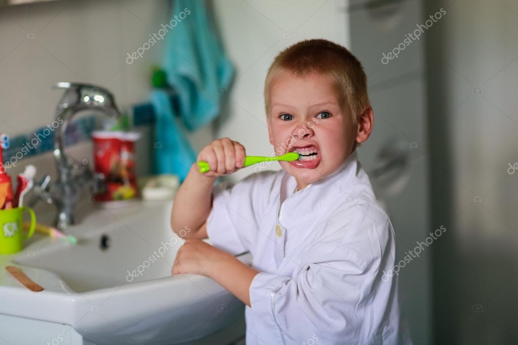 Boy brushing his teeth — Stock Photo © Atalanta17 80771908