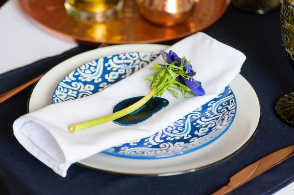 Tablo ayarı ile mavi anemon