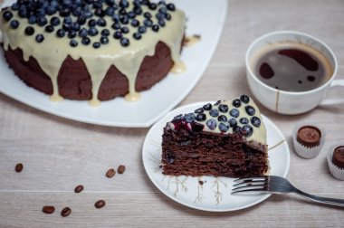 Blueberry ile çikolatalı kek