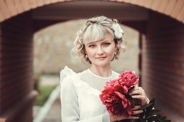 The girl with peonies — Stock Photo, Image