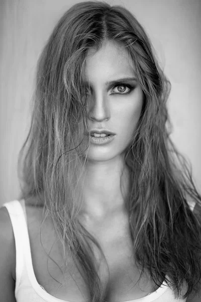 kadın moda makyaj ile