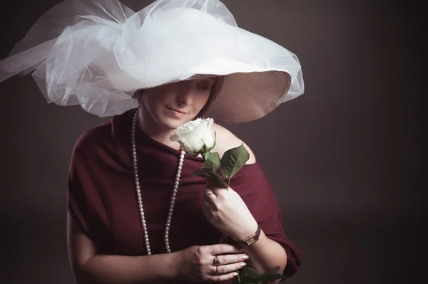 Pretty woman in retro hat — Stock Photo, Image