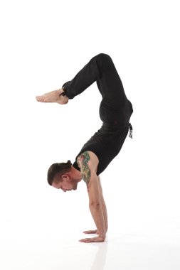 Yoga adam Studio poz