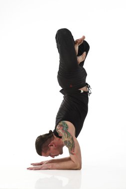 Yoga adam Studio poz