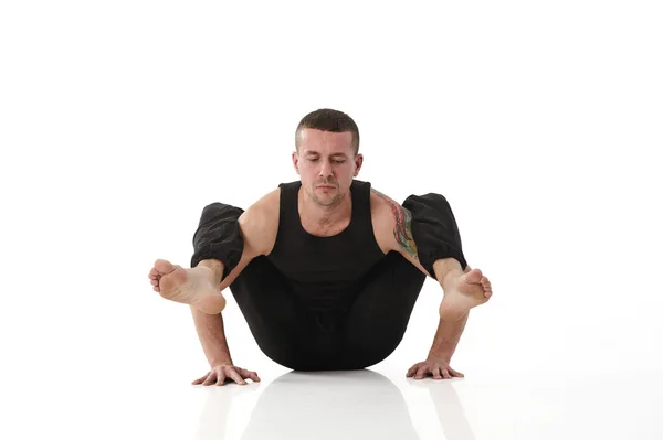 Yoga Man posando en estudio — Foto de Stock