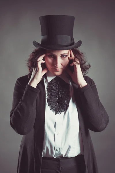 Tuxedos में सिरदर्द वाली महिला — स्टॉक फ़ोटो, इमेज