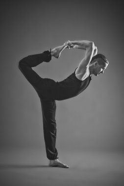 Yoga adam Studio poz