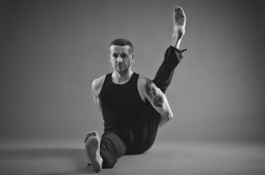 Yoga adam Studio poz