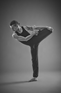 Yoga adam Studio poz