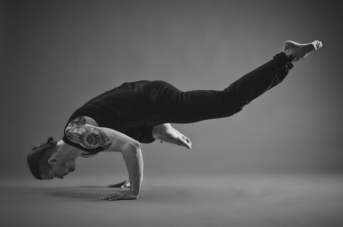 Yoga adam Studio poz