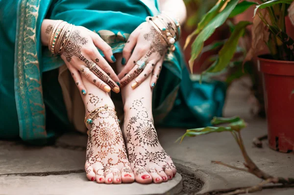 Mehendi heena en los pies . Imágenes de stock libres de derechos