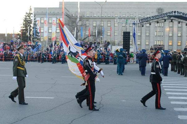 IRKUTSK, RUSSIA - 7 MAY 2015: Rehearsal of the Victory Day parade at Kirov's square, Irkutsk. 70 years of the victory in World War 2 against Nazi Germany — Stock Photo, Image