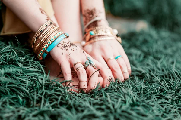 India hindú novia con mehendi heena . —  Fotos de Stock