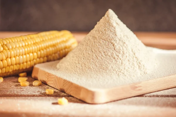 Просіяного кукурудзяного борошна — стокове фото