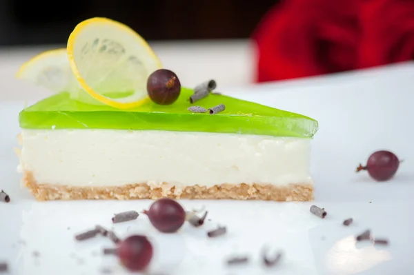 Cheesecake yeşil jöle ile