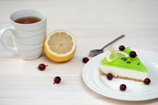 Cheesecake with green jelly — Stock Photo, Image