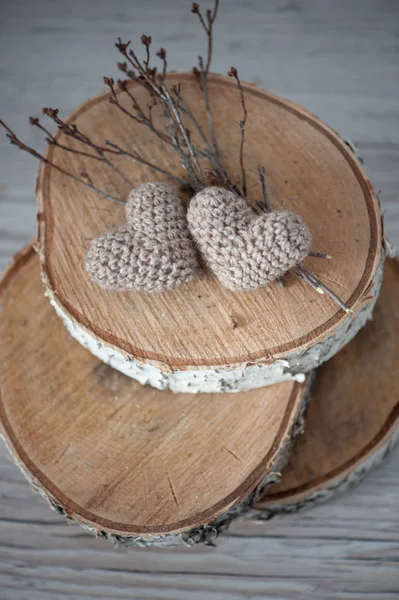 Two knitting hearts on old wooden panel. — Stock Photo, Image