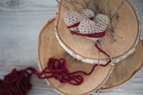 Two knitting hearts on old wooden panel. — Stock Photo, Image