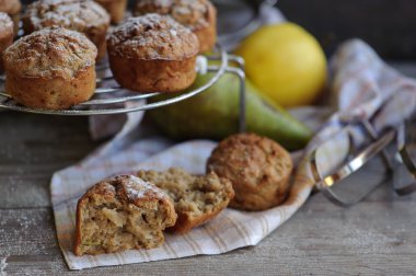 Armut ve elma ile taze pişmiş kek