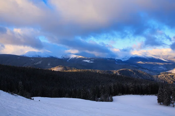 Sunrise in winter Carpathians — Stock Photo, Image