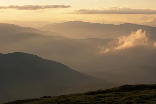 Evening mist in the Carpathians — Stock Photo, Image