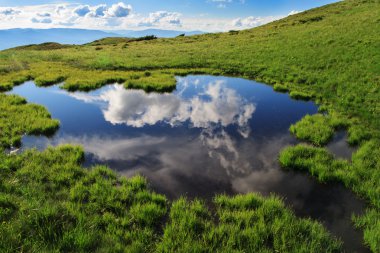 Petros eteklerinde dağ gölü