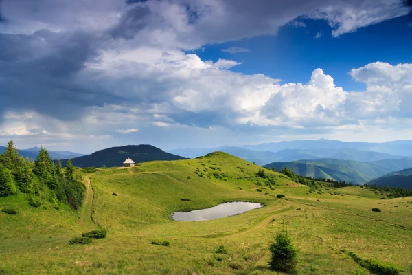 Rifugio turistico nei Carpazi ucraini — Foto Stock