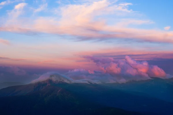 夕方にはカルパティア山脈 — ストック写真