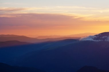 Karpatlar akşam siste