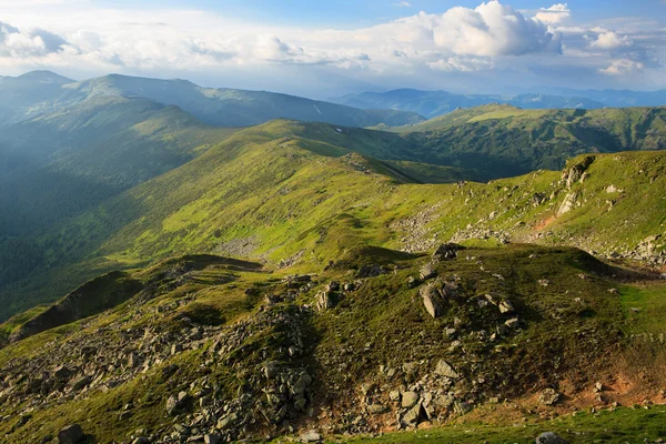 Encostas da cadeia montanhosa — Fotografia de Stock