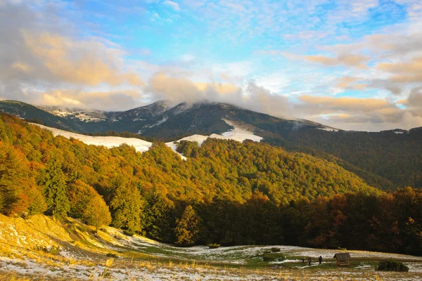 Cárpatos ucranianos en otoño — Foto de Stock