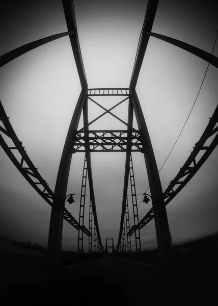 Czarno Biały Most Przemysłowy Mgle Kijowie — Zdjęcie stockowe