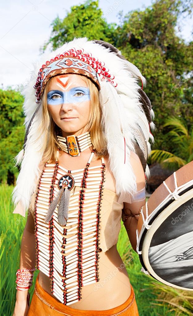Nativo Americano, Indios en traje tradicional — Foto de stock © spaker