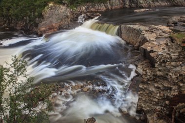sredniy Yarımadası, nehir titovka, şelale