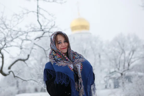 Russisch meisje in de winter Rechtenvrije Stockfoto's