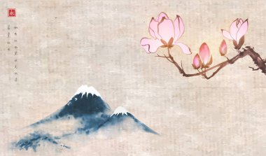 Pembe manolya çiçekleri ve eski pirinç kağıdı arka planında uzak mavi dağlar. Geleneksel oryantal mürekkep boyası sumi-e, u-sin, go-hua. Hiyeroglifin çevirisi - sonsuzluk.