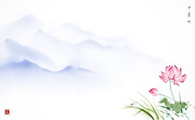 Lotus çiçekleri ve uzak mavi sisli dağlar. Geleneksel oryantal mürekkep boyası sumi-e, u-sin, go-hua. Hiyeroglifler - ruh, doğa, barış, güzellik.