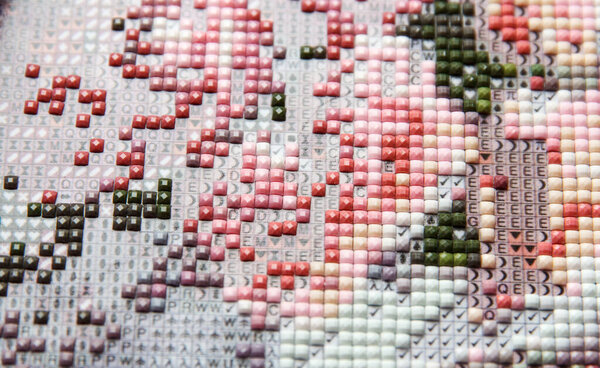 Ручной процесс создания алмазной росписи 3d из квадратных страз