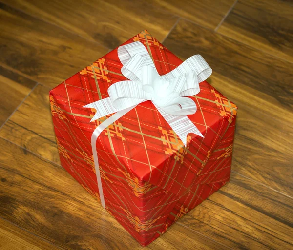 Beautiful gift box with a bow — Stock Photo, Image