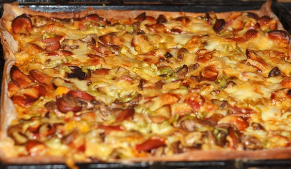 Pizza assada do forno — Fotografia de Stock