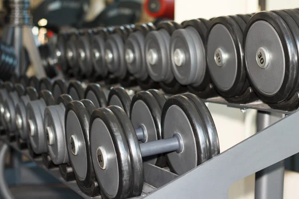 Pesas en el gimnasio —  Fotos de Stock