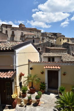 İtalya 'nın Calabria bölgesinde bir ortaçağ köyü olan Morano Calabro' nun panoramik manzarası.