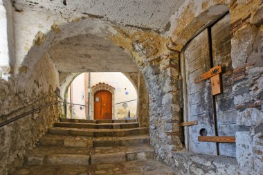 Monte San Biagio 'da bir ara sokak, Lazio bölgesinde eski bir kasaba, İtalya.