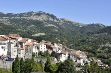İtalya 'nın Calabria bölgesinde kırsal bir kasaba olan Aieta' nın panoramik manzarası.