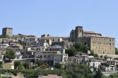 İtalya 'nın Calabria bölgesinde bir ortaçağ köyü olan Altomonte' nin panoramik manzarası