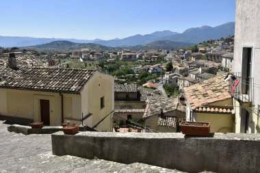 İtalya 'nın Calabria bölgesinde bir ortaçağ köyü olan Altomonte' nin panoramik manzarası