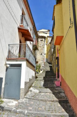 Macchiagodena 'da dar bir sokak, İtalya' nın Molise bölgesinde eski bir kasaba..