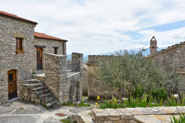 Macchiagodena 'da dar bir sokak, İtalya' nın Molise bölgesinde eski bir kasaba..
