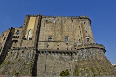 Napoli, İtalya, 28 Şubat 2021. Şehrin tarihi merkezinde İspanyol Aragon döneminden kalma bir şatonun duvarları..