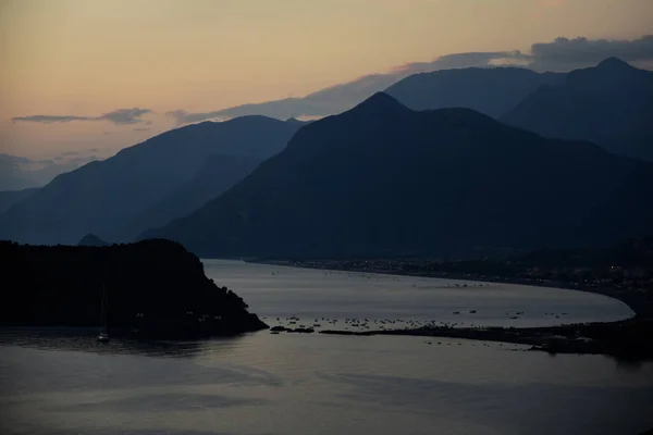 İtalya 'nın Calabria bölgesindeki San Nicola Arcella' da deniz manzarası..